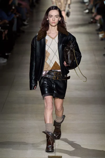 Look 32